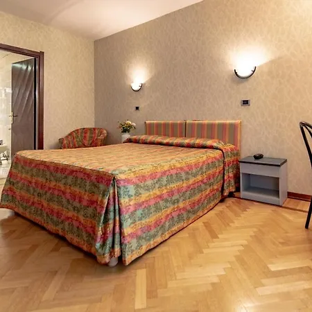 Pian Nava Otel